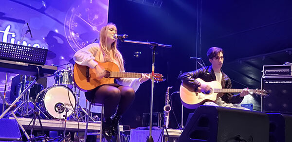 Com apenas 15 anos, Jú Barreto e Vini Mendes, com a Dreamtime, se apresentaram no 30º Maio Musical (Foto: Patrícia Lisboa/Dropes)