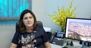 Graziela Garcia, secretária de Saúde de Indaiatuba, em entrevista ao Dropes hoje cedo (Foto: Patrícia Lisboa/Dropes)