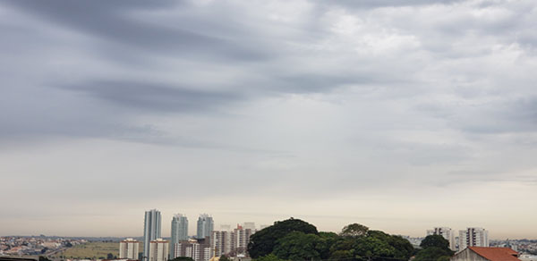 A manhã desta segunda é de céu nublado, em Indaiatuba (Foto: Patrícia Lisboa/Dropes)