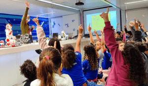 Mais de 500 alunos da rede municipal farão visitas à carreta de tecnologia e robótica do Sesi (Foto: Leonardo Cruz/PMI)