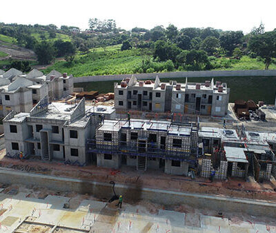 Mutuários são chamados para assinar contratos do Céu Azul Residencial (Foto: Eliandro Figueira/RIC/PMI)