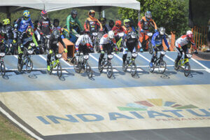 Cerca de 500 atletas participam do Paulista de BMX em Indaiatuba (Foto: Eliandro Figueira/ RIC/PMI)