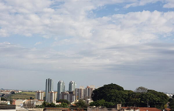 Há muita nebulosidade, em Indaiatuba, nesta quarta, mas, não deve chover (Foto: Patrícia Lisboa/Dropes)