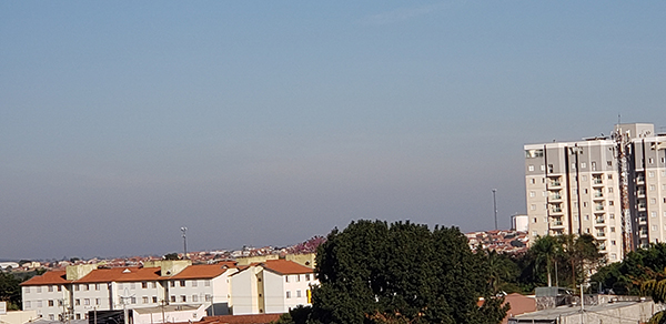 Massa de ar seco mantém tempo estável, com céu claro, em Indaiatuba, nesta quinta (Foto: Patrícia Lisboa/Dropes)