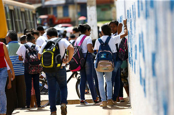 Alunos do 6° ao 9° ano do ensino médio podem participar do concurso de poesia (Foto: Marcelo Camargo/Agência Brasil)