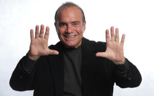 Ator André Mattos interpreta Dedé Show, neste sábado, no Ciaei (Foto: Divulgação)
