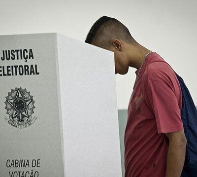 TSE volta a proibir celular, mesmo desligado, na cabine de votação (Foto: Arquivo/Agência Brasil)