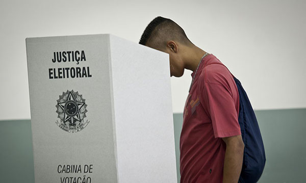 TSE volta a proibir celular, mesmo desligado, na cabine de votação (Foto: Arquivo/Agência Brasil)