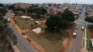 Ecoponto de Inertes é construído ao lado da Praça Otávio Javali, que também está sendo urbanizada (Foto: Eliandro Figueira/RIC/PMI)