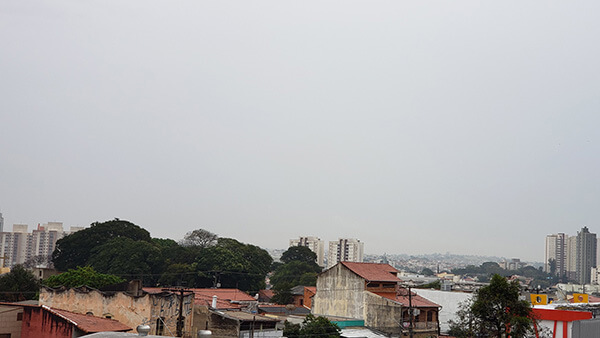 A manhã desta segunda é de muita nebulosidade e chuvinha, em Indaiatuba (Foto: Patrícia Lisboa/Dropes)