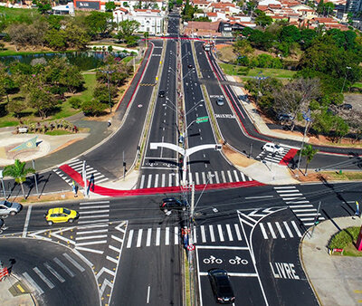 Veículos que seguem na Marginal Direita, agora, podem fazer o retorno para a Marginal Esquerda sem precisar parar no semáforo do cruzamento (Foto: Eliandro Figueira/RIC/PMI)