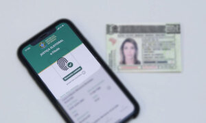 Há a opção de levar a versão digital do título eleitoral, o e-Título (Foto: Antonio Augusto/Ascom/TSE)