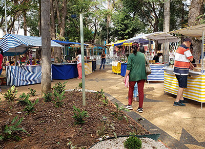 Feira de Artesanato acontece todos os sábados na Praça Rui Barbosa (Foto: Patrícia Lisboa/Dropes)