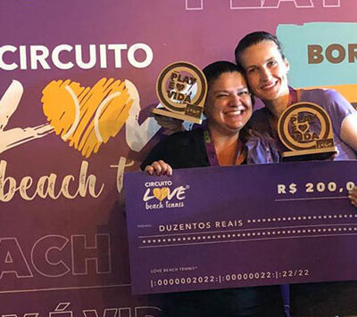 Gesiane e Denise conquistam o 1º lugar na categoria iniciante do Circuito Love Beach Tennis (Foto: Divulgação)