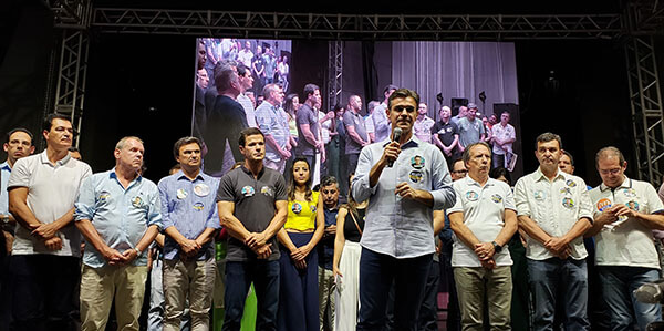 Governador Rodrigo Garcia, a frente na foto, participa de evento político em Indaiatuba neste sábado (Foto: Patrícia Lisboa/Dropes)