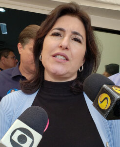 Simone Tebet em entrevista à imprensa, em Indaiatuba, nesta terça-feira (Foto: Patrícia Lisboa/Dropes)
