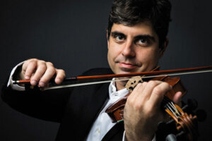 Violinista Daniel Guedes é solista convidado da Orquestra Sinfônica (Foto: Cícero Rodrigues)