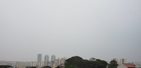 Chove na manhã desta segunda em Indaiatuba (Foto: Patrícia Lisboa/Dropes)