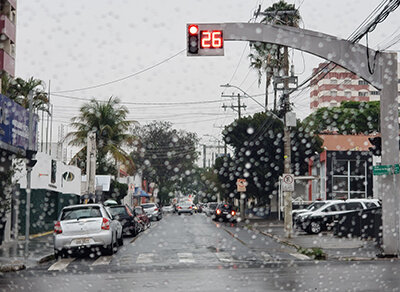 Chove em Indaiatuba na manhã desta quarta-feira (Foto: Patrícia Lisboa/Dropes)