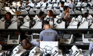 Votos brancos e nulos são descartados durante apuração (Foto: Marcelo Camargo/Agência Brasil)