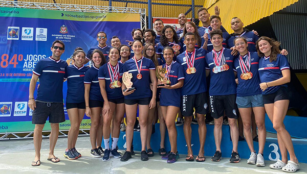 A equipe de natação conquistou o terceiro lugar nas categorias feminino e masculino (Foto: Divulgação/RIC/PMI)