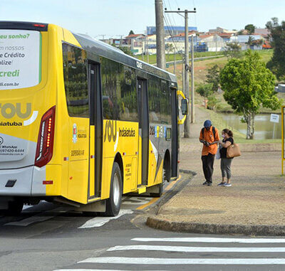 Duas linhas de ônibus funcionarão a partir de 1h, com saída da Prefeitura (Foto: Arquivo/Eliandro Figueira/RIC/PMI)