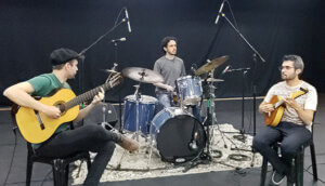 O Trio Macaxeira, no palco do Piano, em Indaiatuba, concede entrevista ao DROPES, antes do show (Foto: Patrícia Lisboa/Dropes)