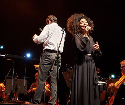Vanessa Moreno com Orquestra Sinfônica de Indaiatuba em concerto no Ciaei (Foto: Patrícia Lisboa/Dropes)