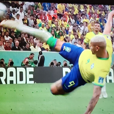 Golaço de Richarlison em cima da Sérvia marca estreia do Brasil na Copa do Catar (Foto: Reprodução/TV Globo)