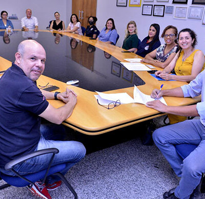 Posse aconteceu na tarde de segunda-feira (21), no Gabinete do prefeito (Foto: Eliandro Figueira/RIC/PMI)