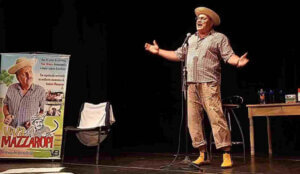 Ator Vitor Branco interpreta o humorista Amácio Mazzaropi (Foto: Divulgação/Prefeitura de Mogi das Cruzes)