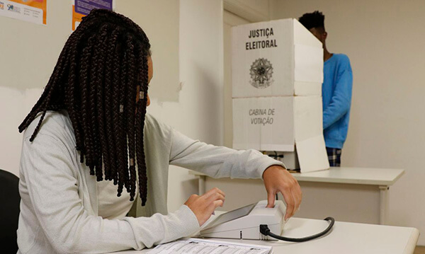 Mesários faltosos no 1° turno têm até hoje para justificar ausência (Foto: Fernando Frazão/Agência Brasil)