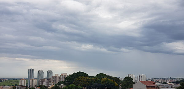 Ocorrem pancadas de chuva na manhã desta segunda, em Indaiatuba (Foto: Patrícia Lisboa/Dropes)