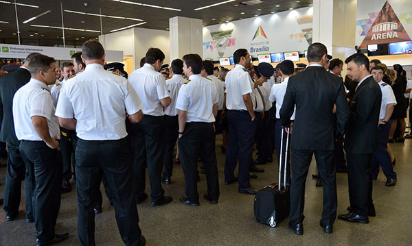 Aeronautas aprovam proposta de empresas e encerram greve (Foto: José Cruz/Agência Brasil)