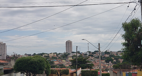 O sol aparece entre muitas nuvens, não chove nesta quarta, em Indaiatuba (Foto: Patrícia Lisboa/Dropes)