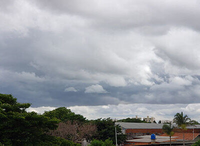 A quarta-feira é de céu encoberto, em Indaiatuba (Foto: Patrícia Lisboa/Dropes)