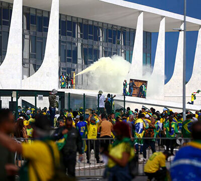 Invasão das sedes dos Três Poderes em Brasília, ocorrida na tarde de domingo (Foto: Marcelo Camargo/Agência Brasil)