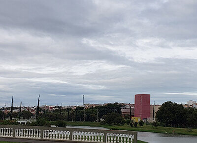 O céu fica encoberto na manhã desta segunda, em Indaiatuba (Foto: Patrícia Lisboa/Dropes)