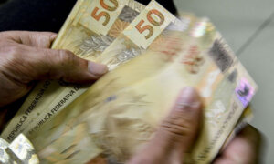 Salário mínimo será de R＄ 1.320 a partir de maio, afirma Lula (Foto: Marcello Casal Jr/Agência Brasil)