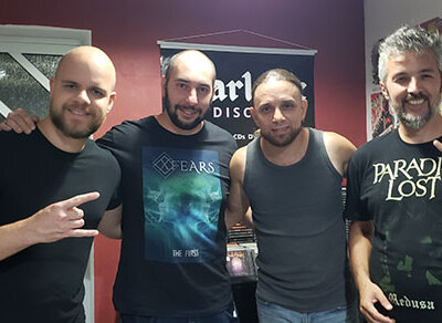 O vocalista da XFears, Gabriel Carvalho; o fã Marcelo Rissi, o guitarrista Nando e o produtor da Warlock, Rodrigo Marques (Foto: Patrícia Lisboa/Dropes)