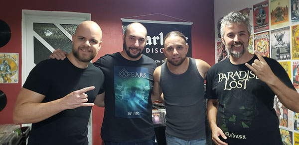 O vocalista da XFears, Gabriel Carvalho; o fã Marcelo Rissi, o guitarrista Nando e o produtor da Warlock, Rodrigo Marques (Foto: Patrícia Lisboa/Dropes)