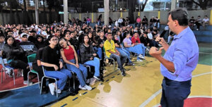 Papo Jovem foi retomado com alunos da E.E. Prof. Antônio de Pádua Prado, no último dia 27 (Foto: Fábio Alexandre/RIC/PMI)
