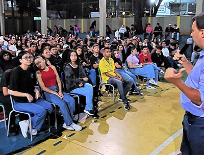 Papo Jovem foi retomado com alunos da E.E. Prof. Antônio de Pádua Prado, no último dia 27 (Foto: Fábio Alexandre/RIC/PMI)