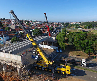 Içamento das vigas foi realizado na madrugada de sábado (Foto: Eliandro Figueira/RIC/PMI)