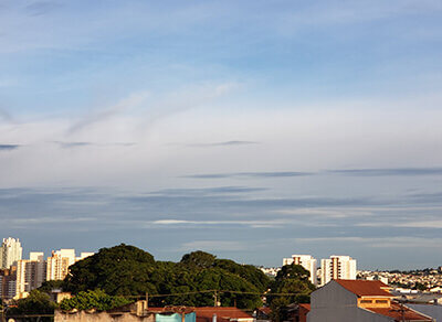 Em Indaiatuba, o sol aparece entre muitas nuvens na manhã desta segunda-feira (Foto: Patrícia Lisboa/Dropes)