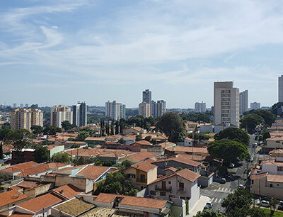 O sol aparece entre nuvens, em Indaiatuba, nesta sexta-feira (Foto: Patrícia Lisboa/Dropes)