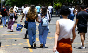 Estudantes podem pedir isenção de taxa do Enem a partir desta segunda (Foto: Marcelo Camargo/Agência Brasil)