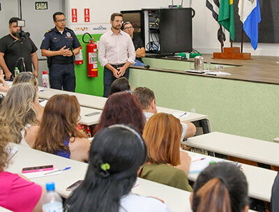 Representantes de escolas em encontro hoje (Foto: Leonardo Cruz/PMI)