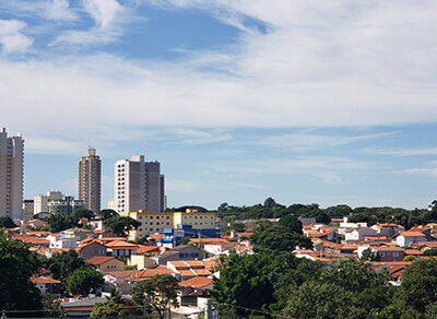 O sol aparece entre nuvens e não chove em Indaiatuba nesta segunda (Foto: Patrícia Lisboa/Dropes)