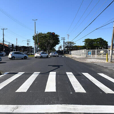 Avenida Visconde de Indaiatuba recebeu recapeamento em 1.535 metros lineares de via somando os dois sentidos (Foto: Eliandro Figueira/RIC/PMI)